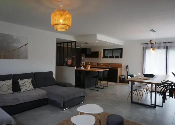 Entre Vignes Et Chateaux - Charmante Maison Au Calme, Ideale Pour Famille Ou Entre Amis - Parking Gratuit