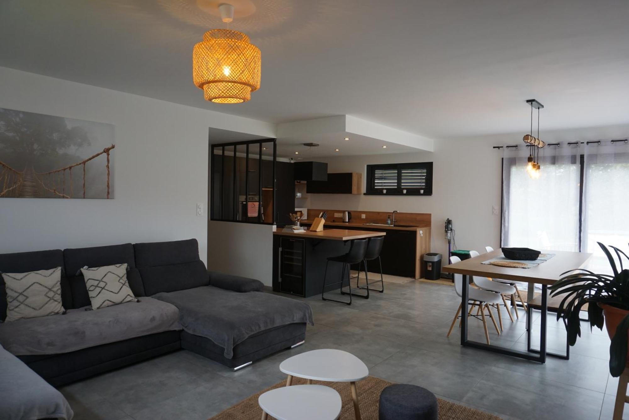 Entre Vignes Et Châteaux: Charming Family With Free Parking *